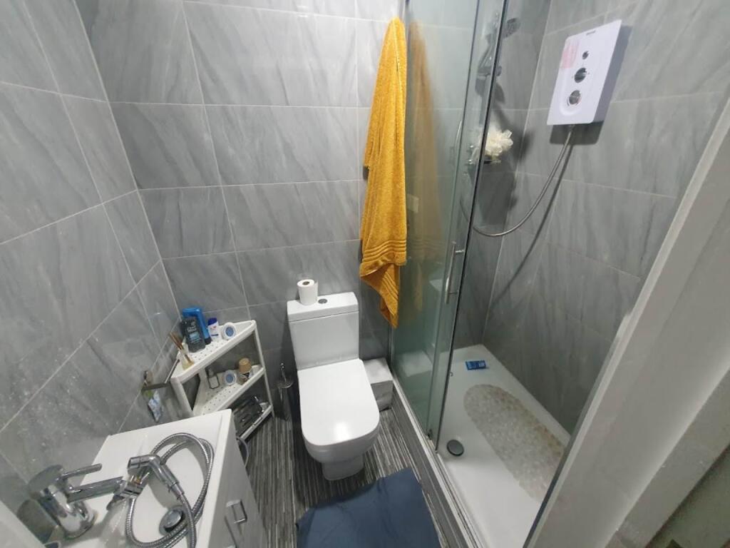 En-Suite 2