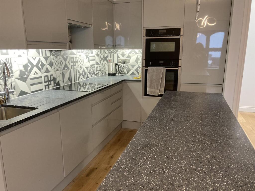 Kitchen 1.jpg