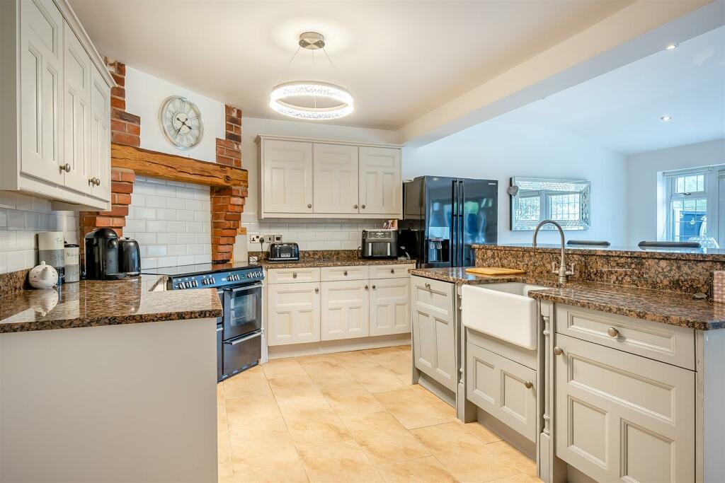 8627610-interior11.jpg