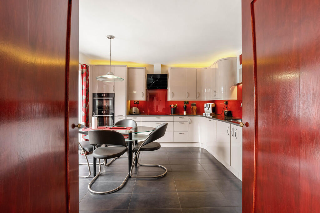 6 Hawkesworth Dri...