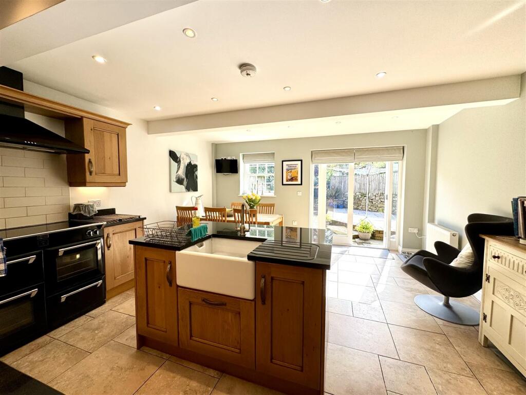OPEN PLAN KITCHEN/DINING ROOM