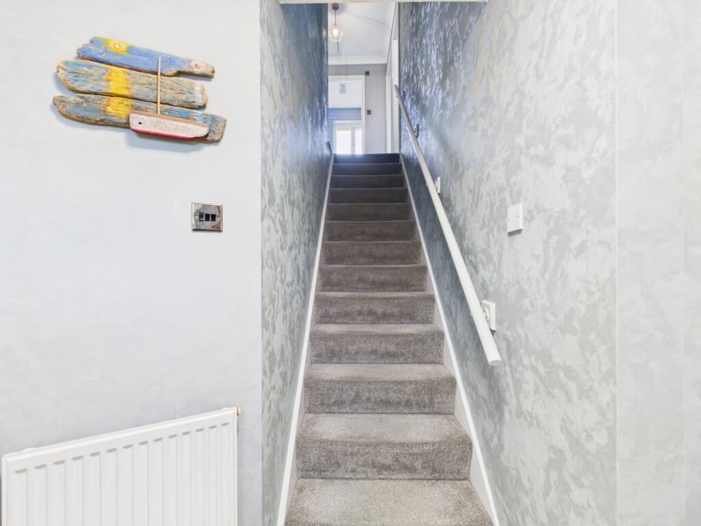 CAM03729G0-PR0185-STILL015