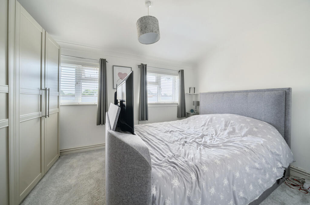 1305261-23-684bff...