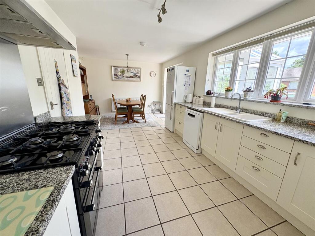 kitchen diner2.jpg