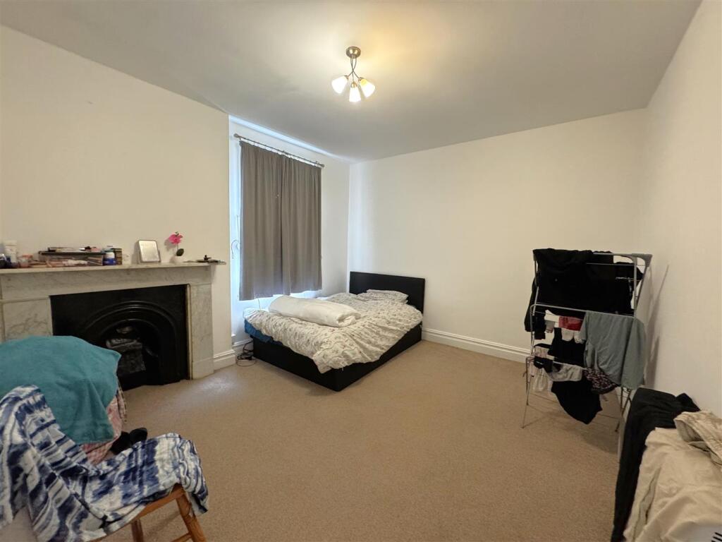 Flat 3 Loung and Bedroom.jpeg