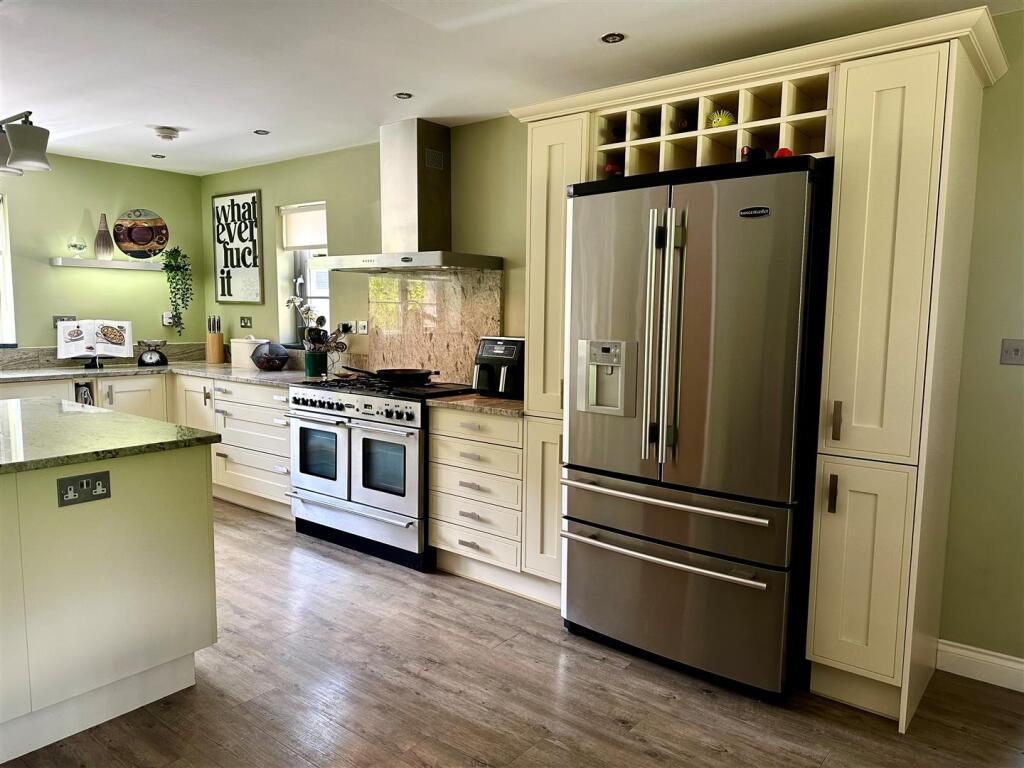 Kitchen 4.jpg