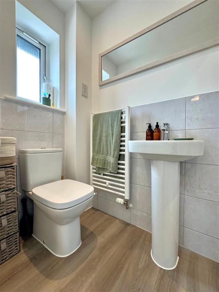 en-suite 2.jpg