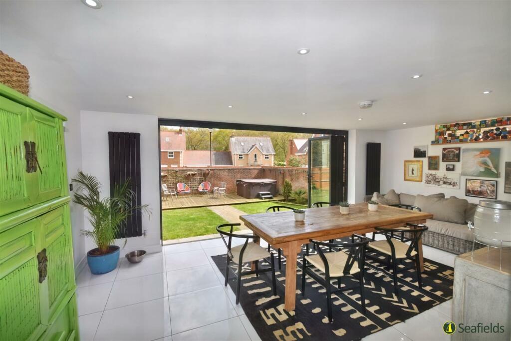 Dining Area.jpg