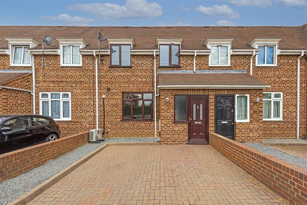 6 Faggs Road Feltham TW14 LOW RES-23.jpg