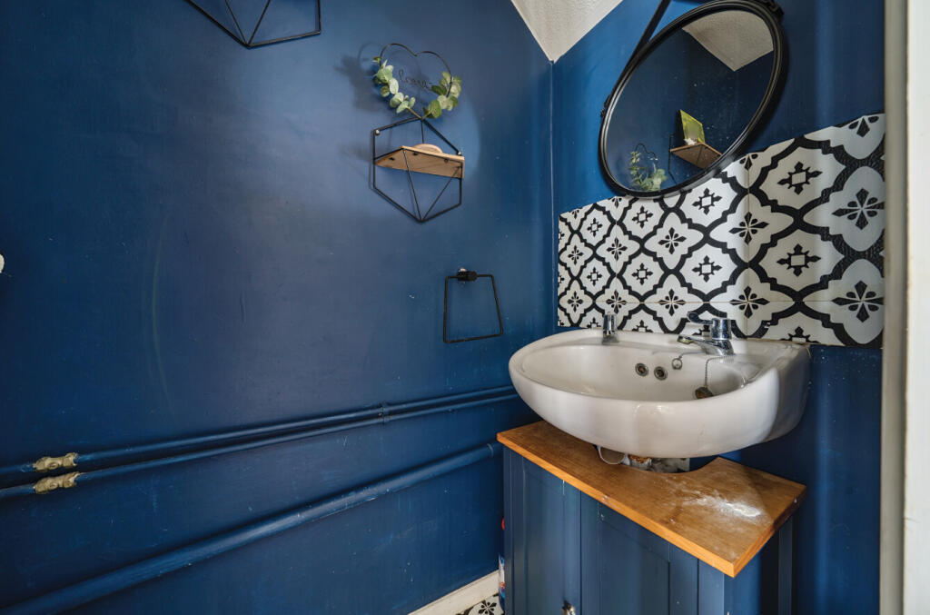 1313884-4-68625af...