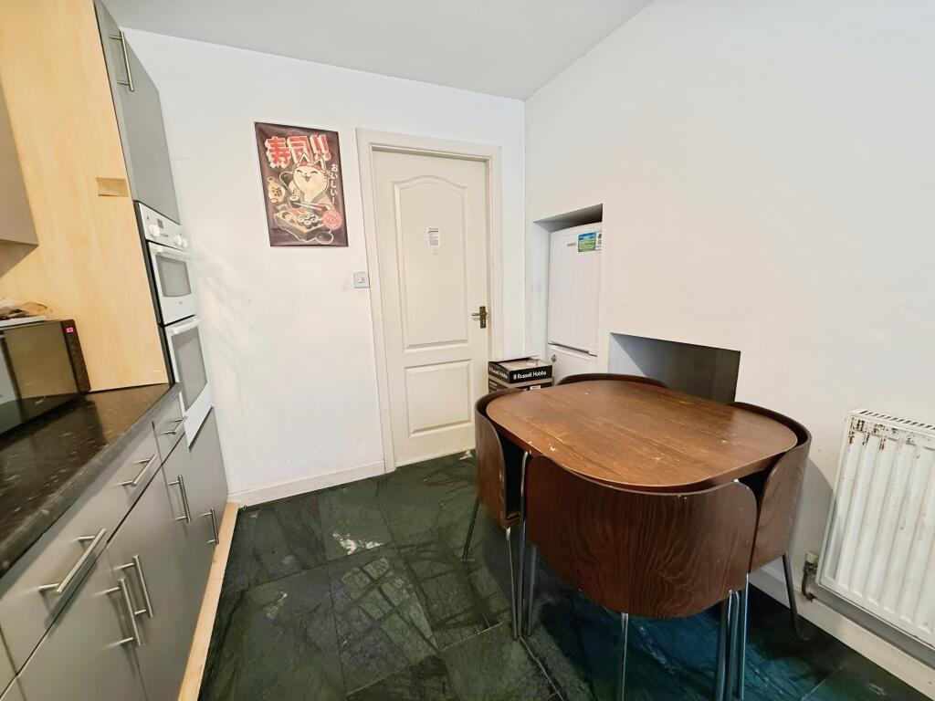 2 e12f3f5b-Kitchen 2