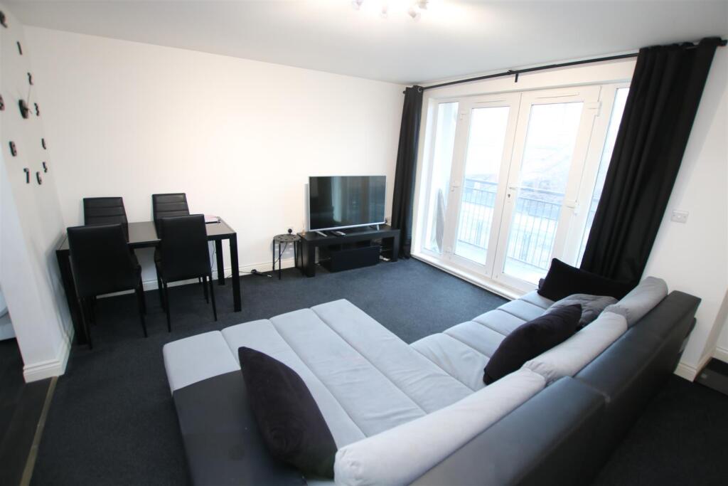 Lounge Area 2.JPG