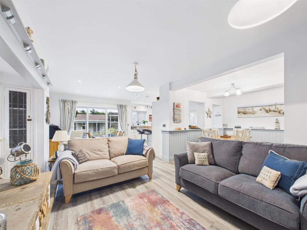 Open Plan Living/Dining Area