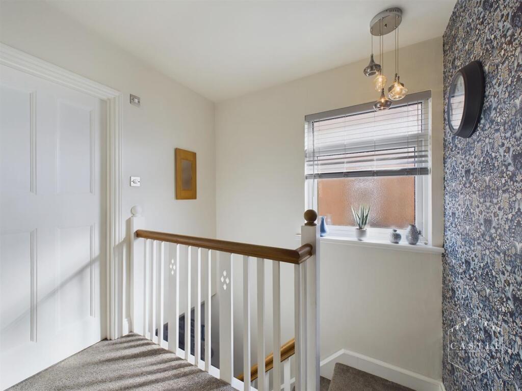 FIRST FLOOR LANDING