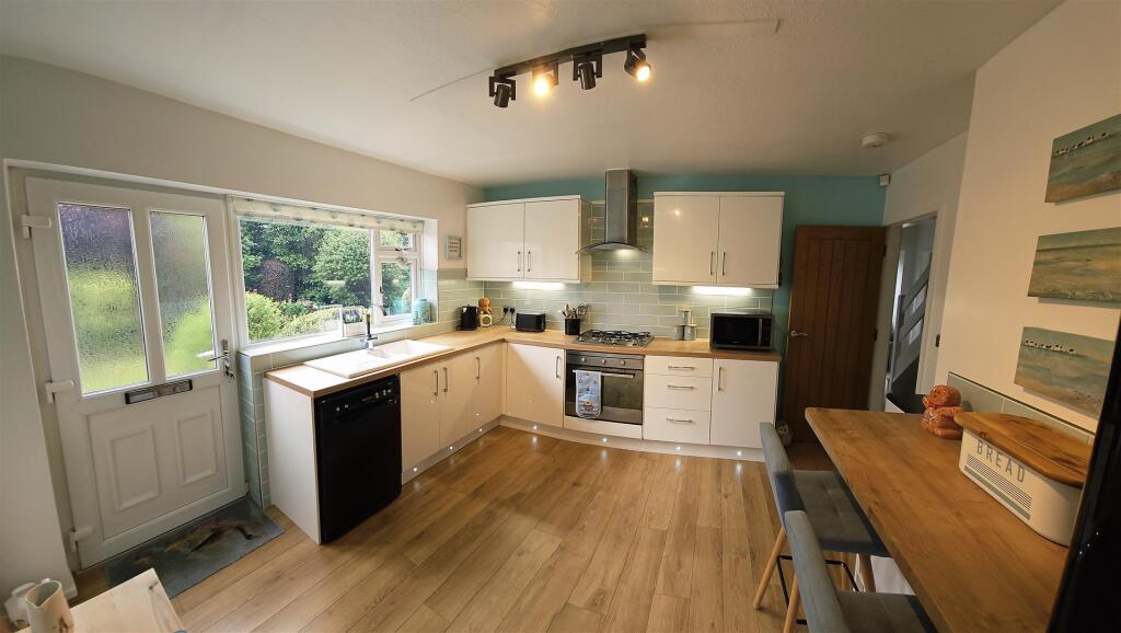 Bramleys Estate Agents - Fenay Bankside - Fenay Br