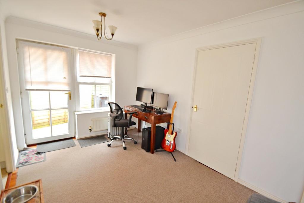 Dining/office area