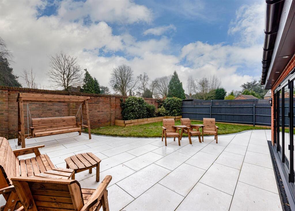 9 Henry Fowler Drive-garden1.jpg