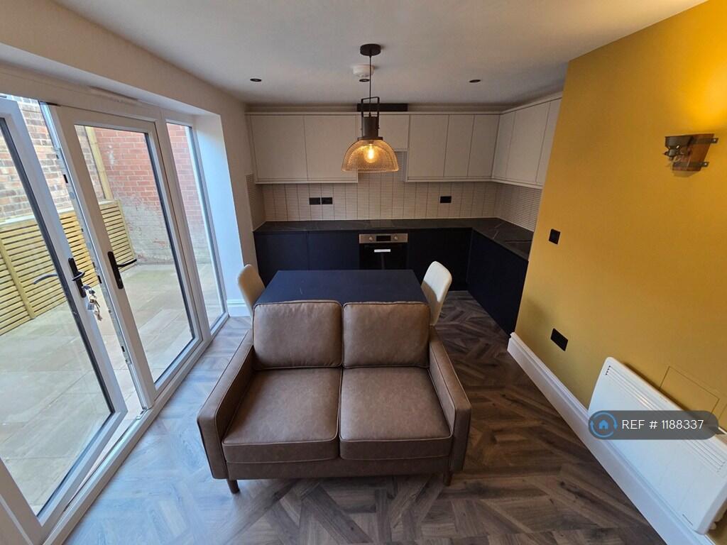 Flat 1 Living Room / Kitchen