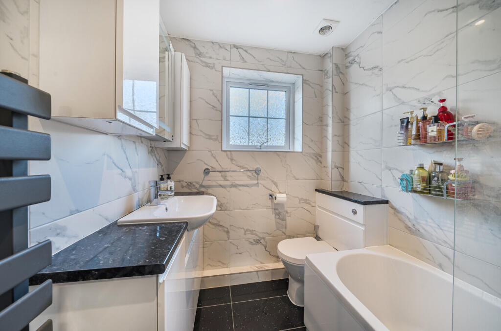 1372096-4-68fb7f9...