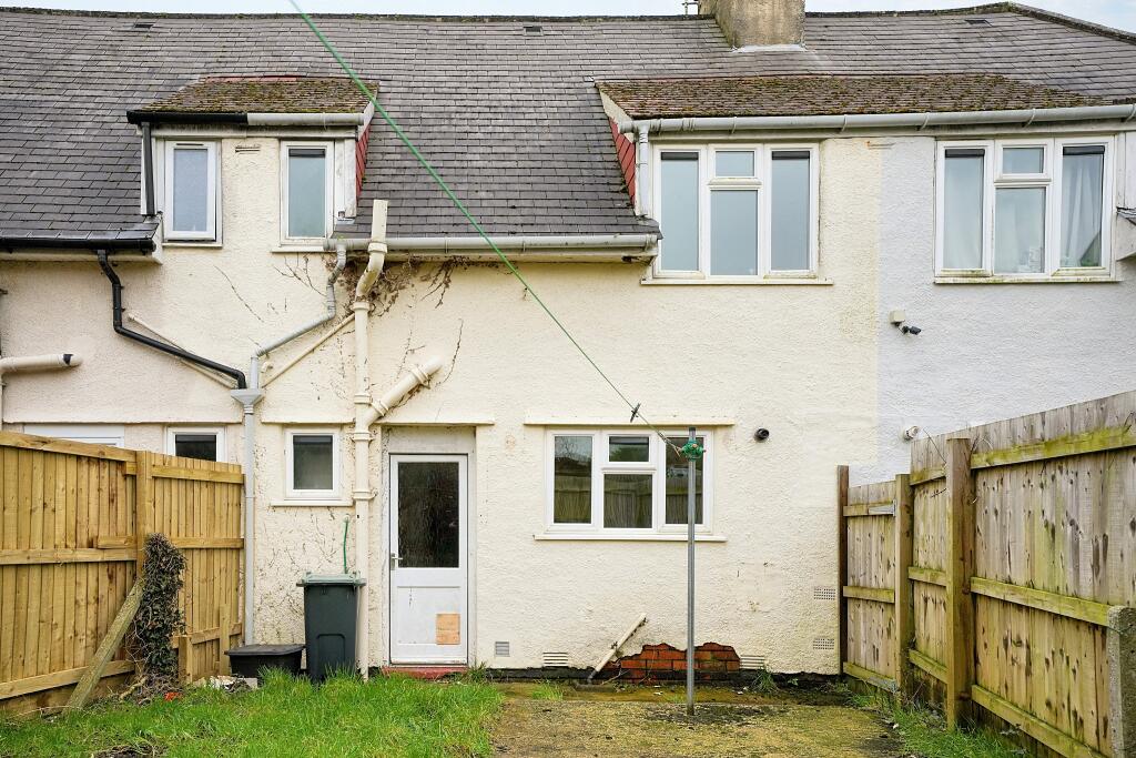 82 Woodlands Road, Chippenham, Wiltshire, SN14 0HG