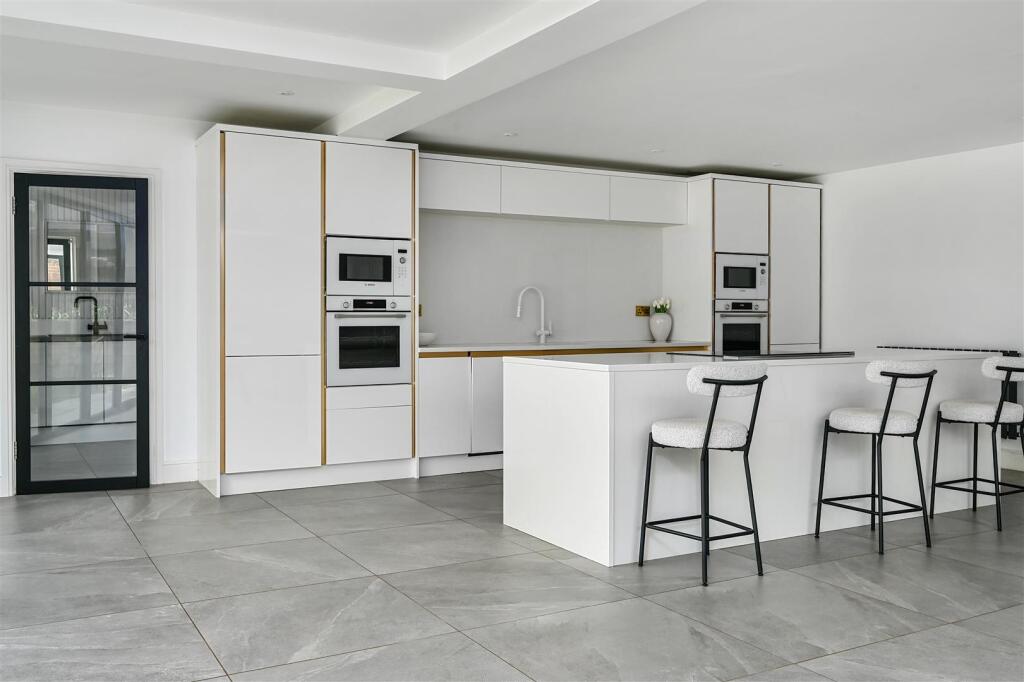 2 THE RUSSETTS - TN377FA (19).jpg