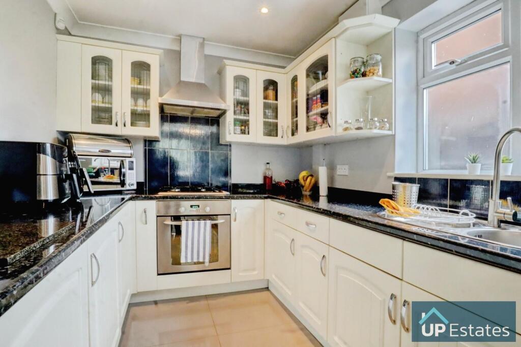 KITCHEN/BREAKFAST ROOM