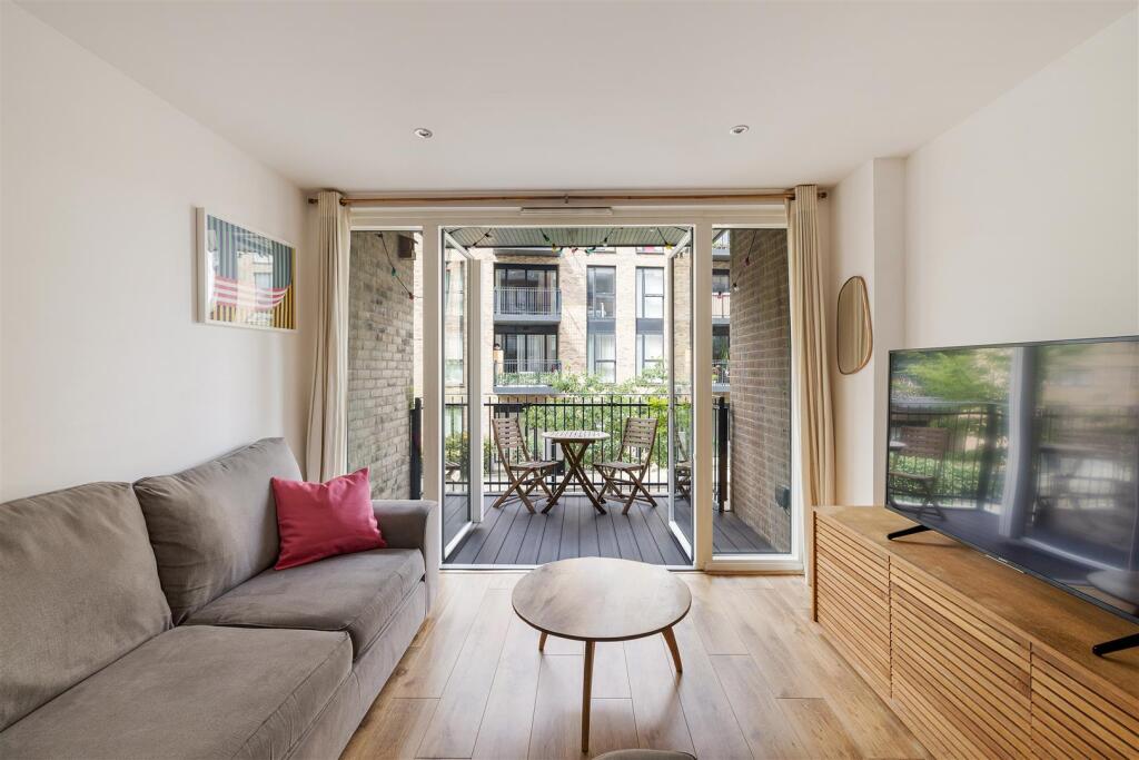 Laburnum Street, E2