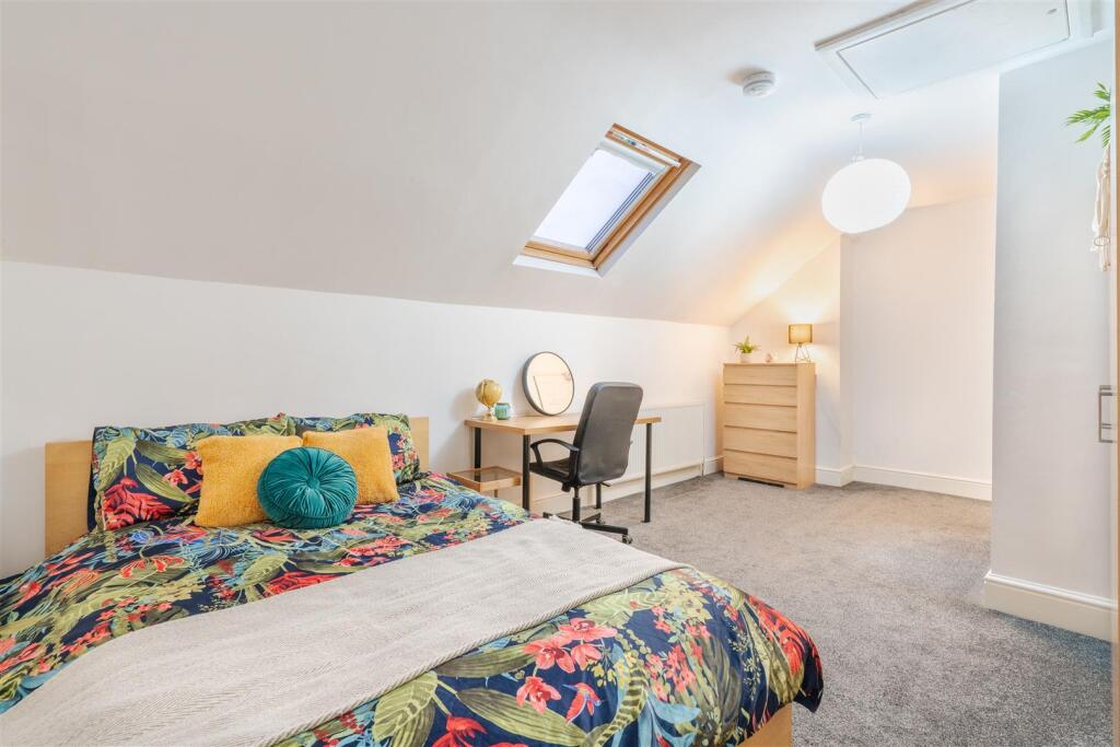 Bedroom 5.jpg