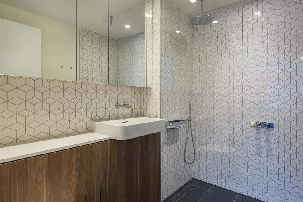 Master shower room