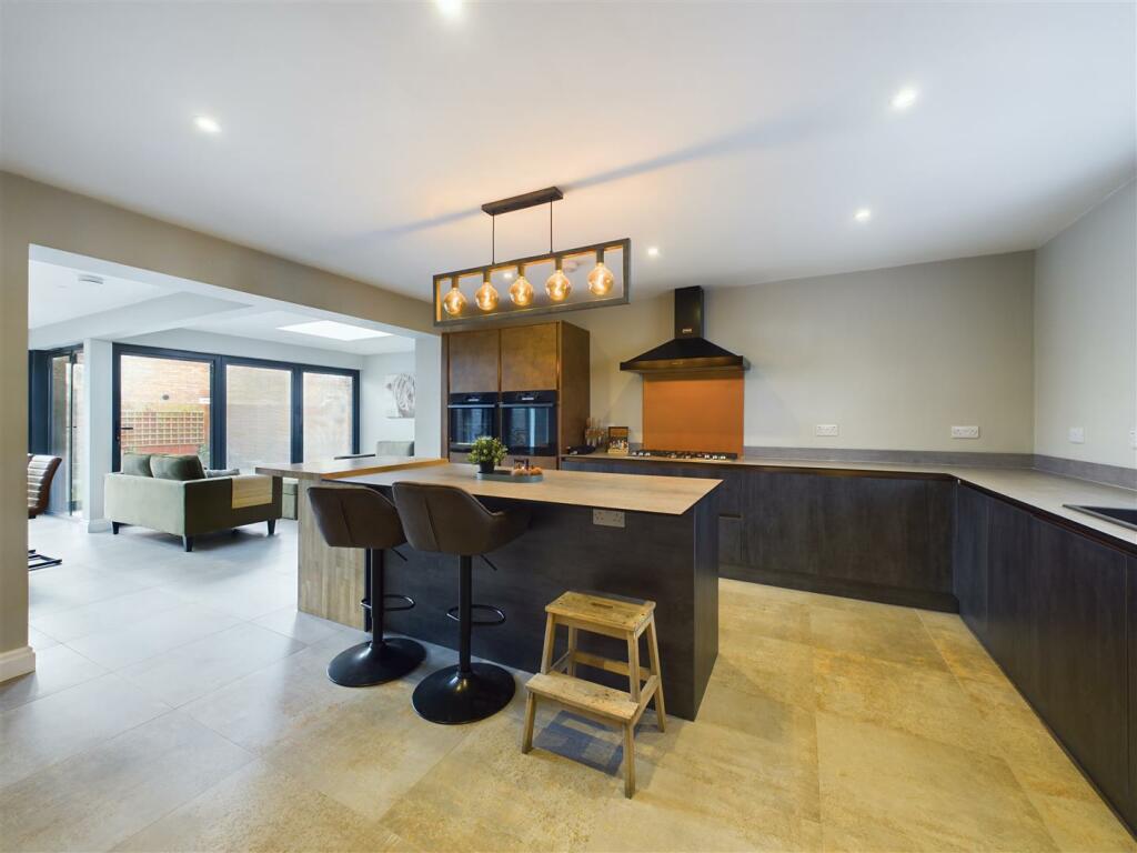 OPEN PLAN LIVING KITCHEN