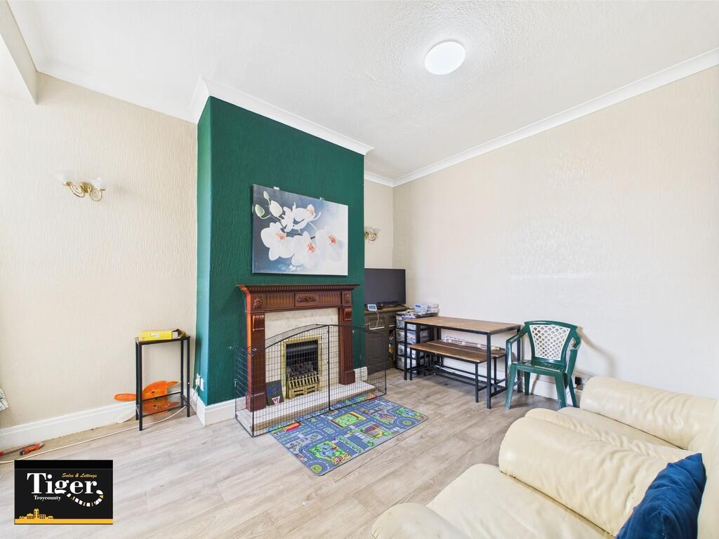 CAM02176G0-PR0575...