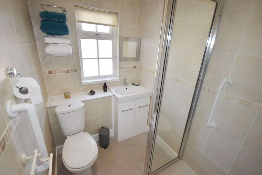 SHOWER ROOM.JPG