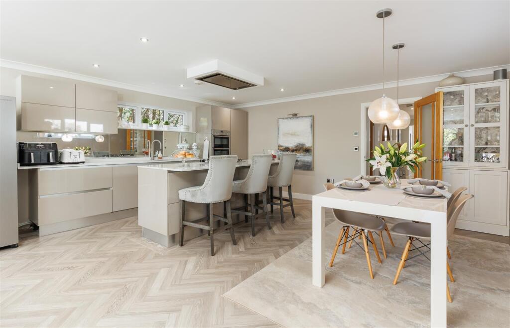 Kitchen/Dining Area