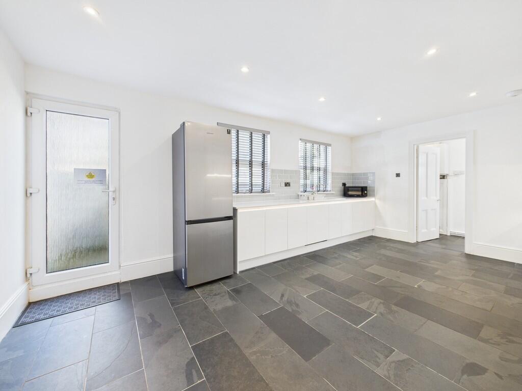 CAM03974G0-PR0120...