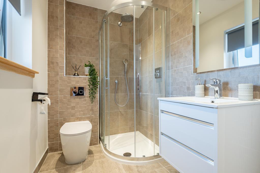 BEDROOM 5 ENSUITE