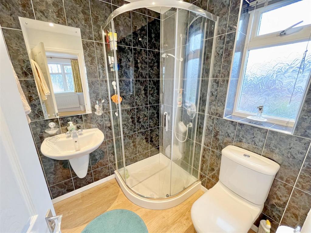 En Suite Shower Room