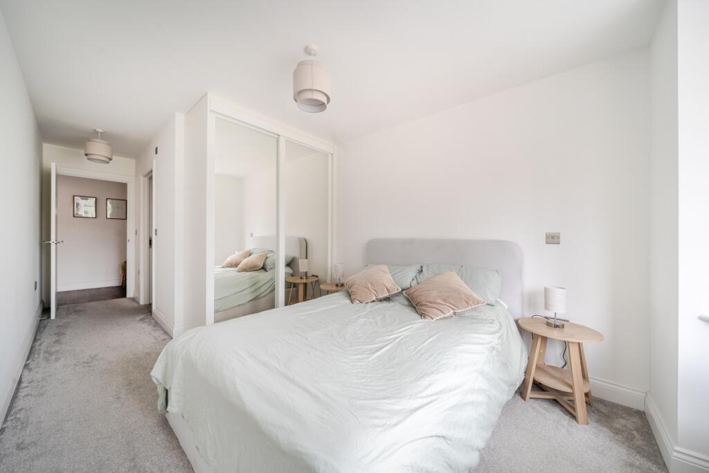 1361019-4-68d6a49...