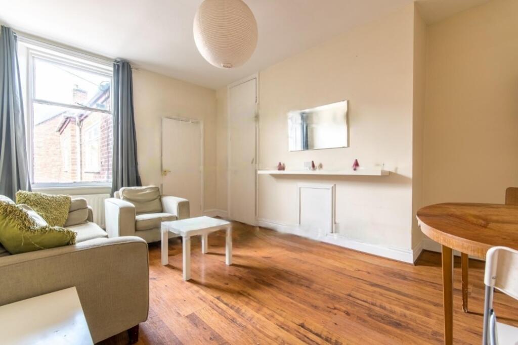 183 Dilston Rd Living