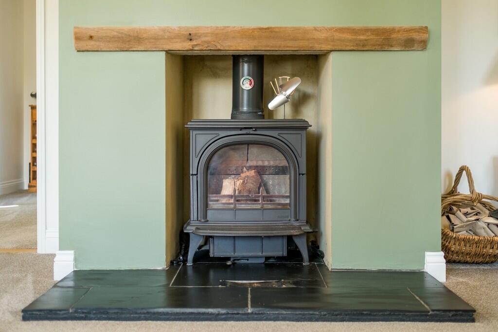 1440px-Brambles-1...