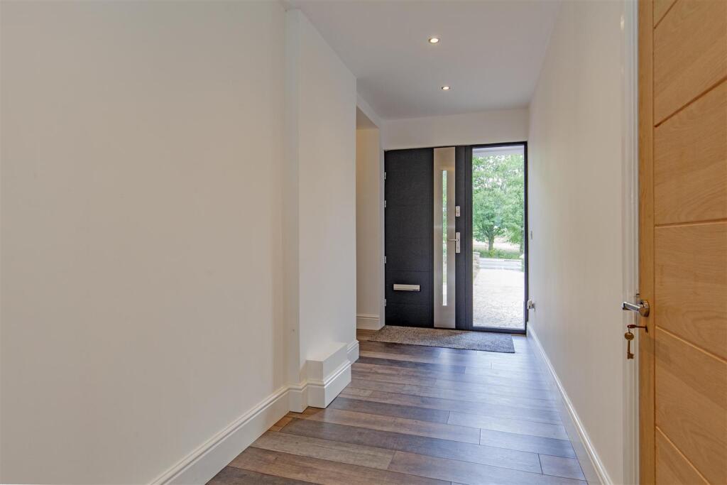 Entrance Hall-3.jpg