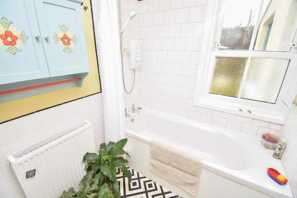 BATHROOM (2).jpg