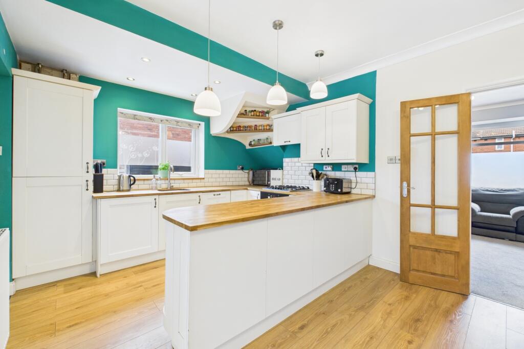 CAM03162G0-PR0327-STILL001