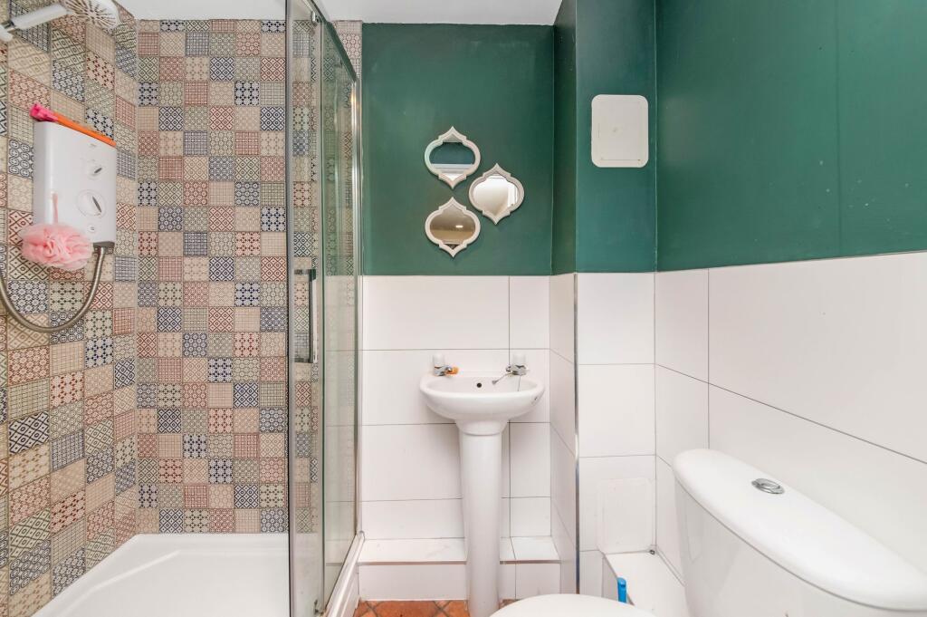 SHOWER ROOM