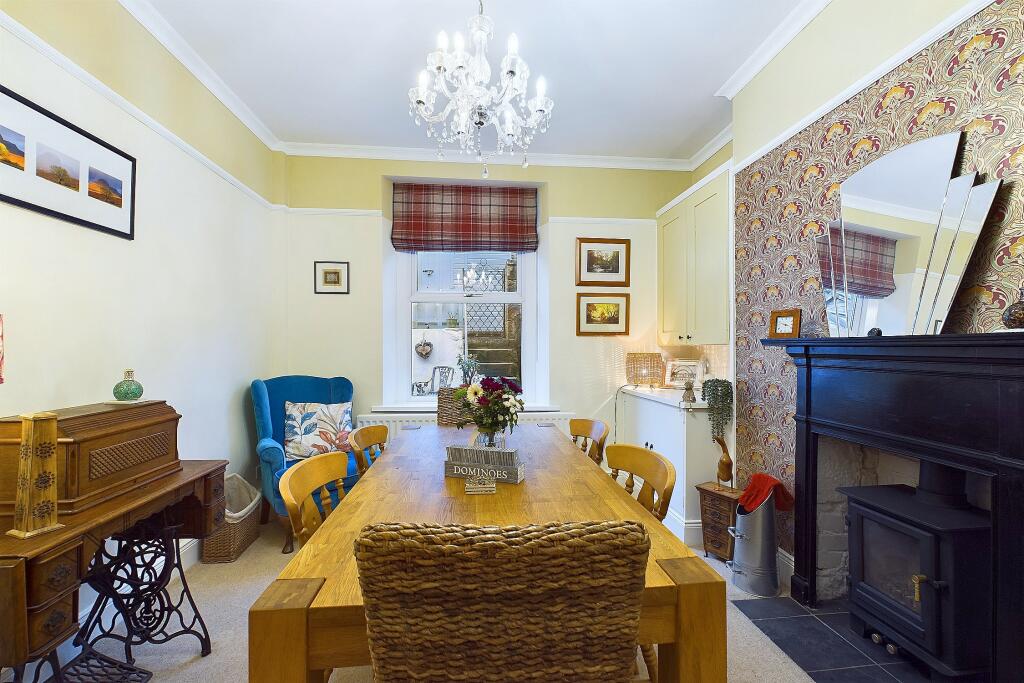 CAM04201G0-PR0052-STILL015