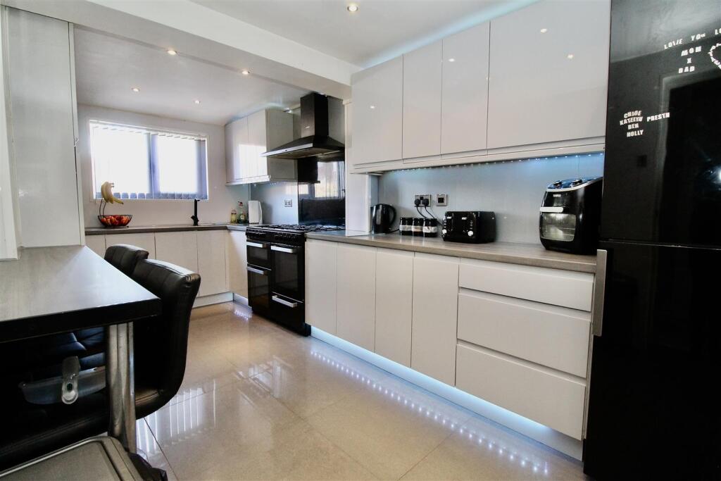 Kitchen (was garage)