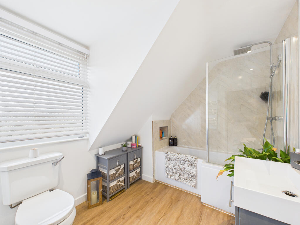 CAM02536G0-PR0024-STILL025