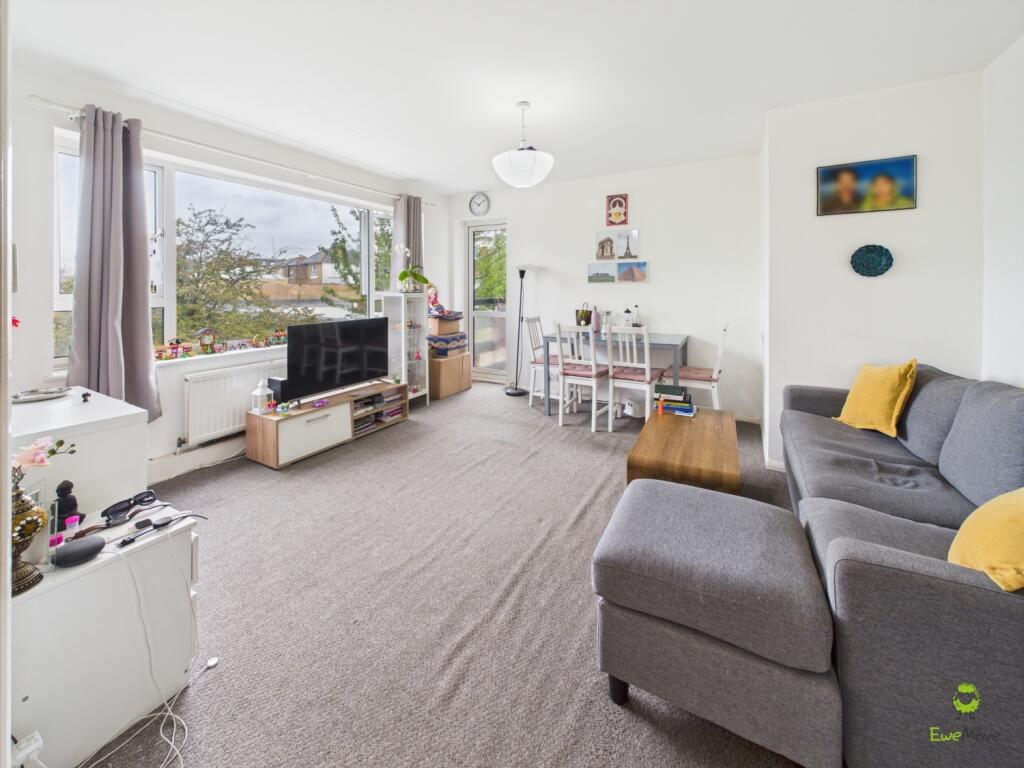 Presented by Clinton at EweMove Bexleyheath and Da
