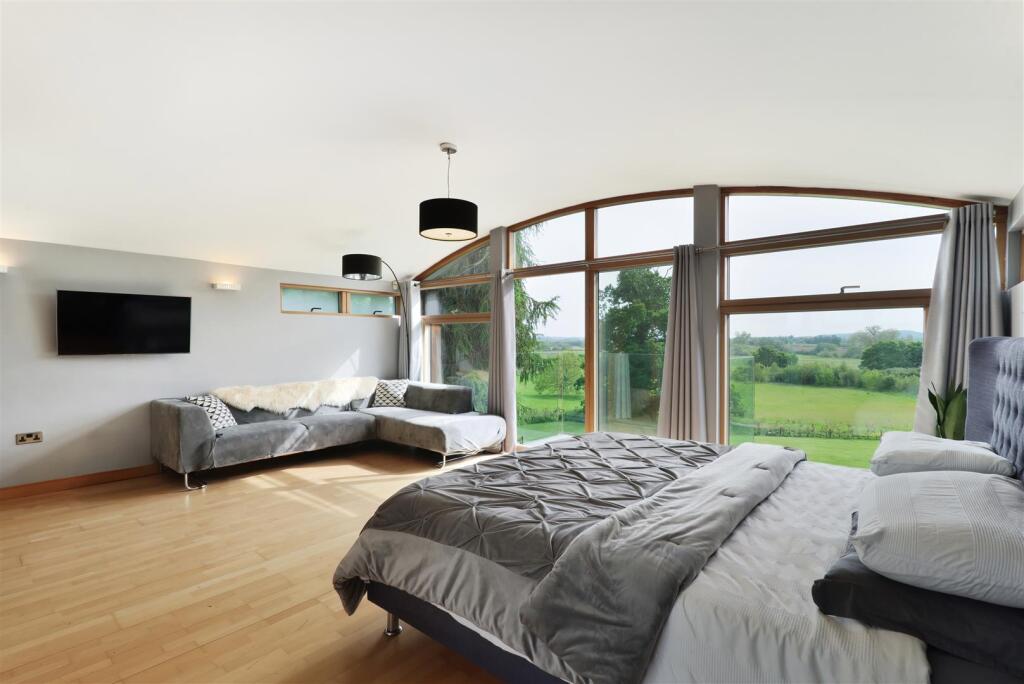 Walney Barn Aylestone Hill - (73).jpg