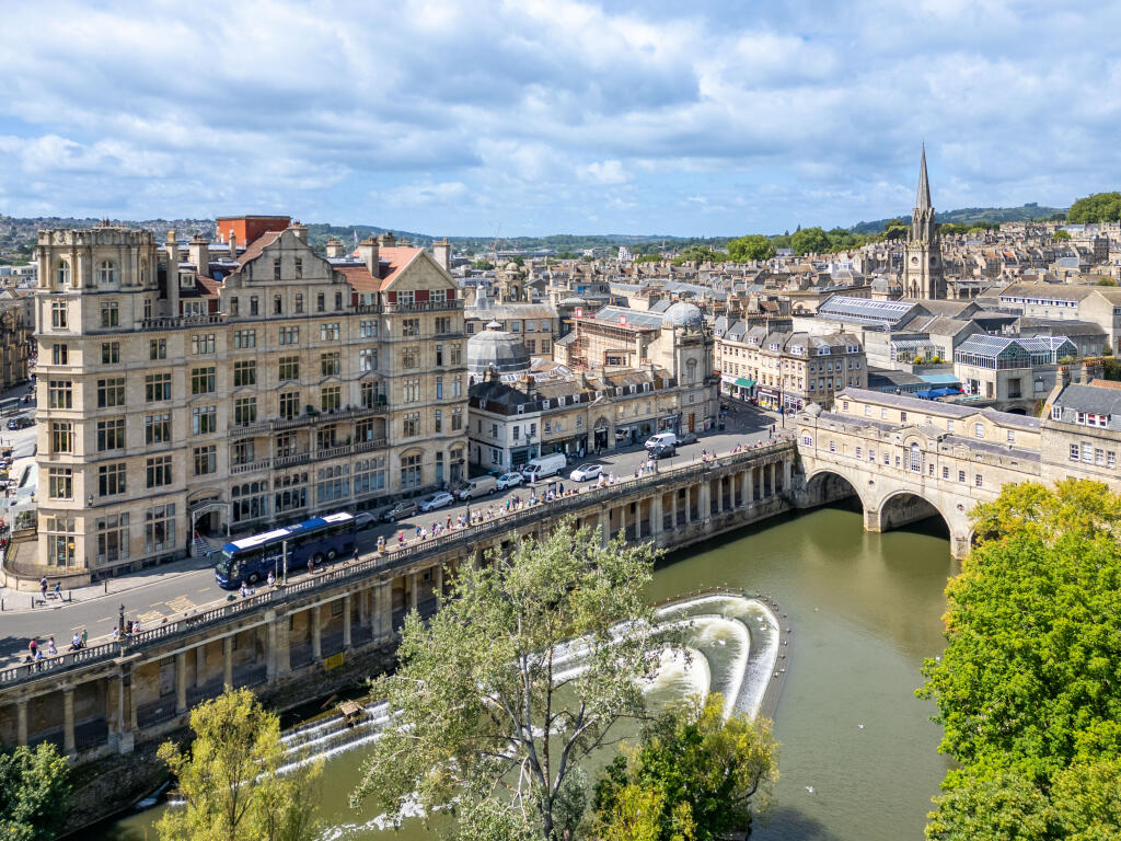 Highly central location next to Pulteney Bridge and Pulteney Weir