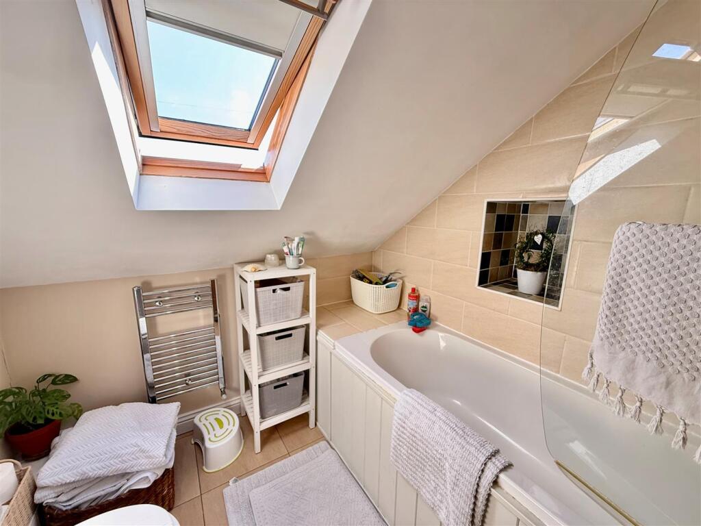 bathroom 1.jpg